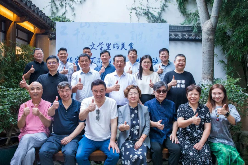 作家笔下的南京盐水鸭开写，桂花鸭应邀出席