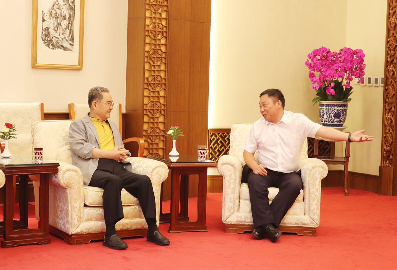 全国政协第十一届常委、江苏省原省长季允石接见南京鸭业协会北京考察团