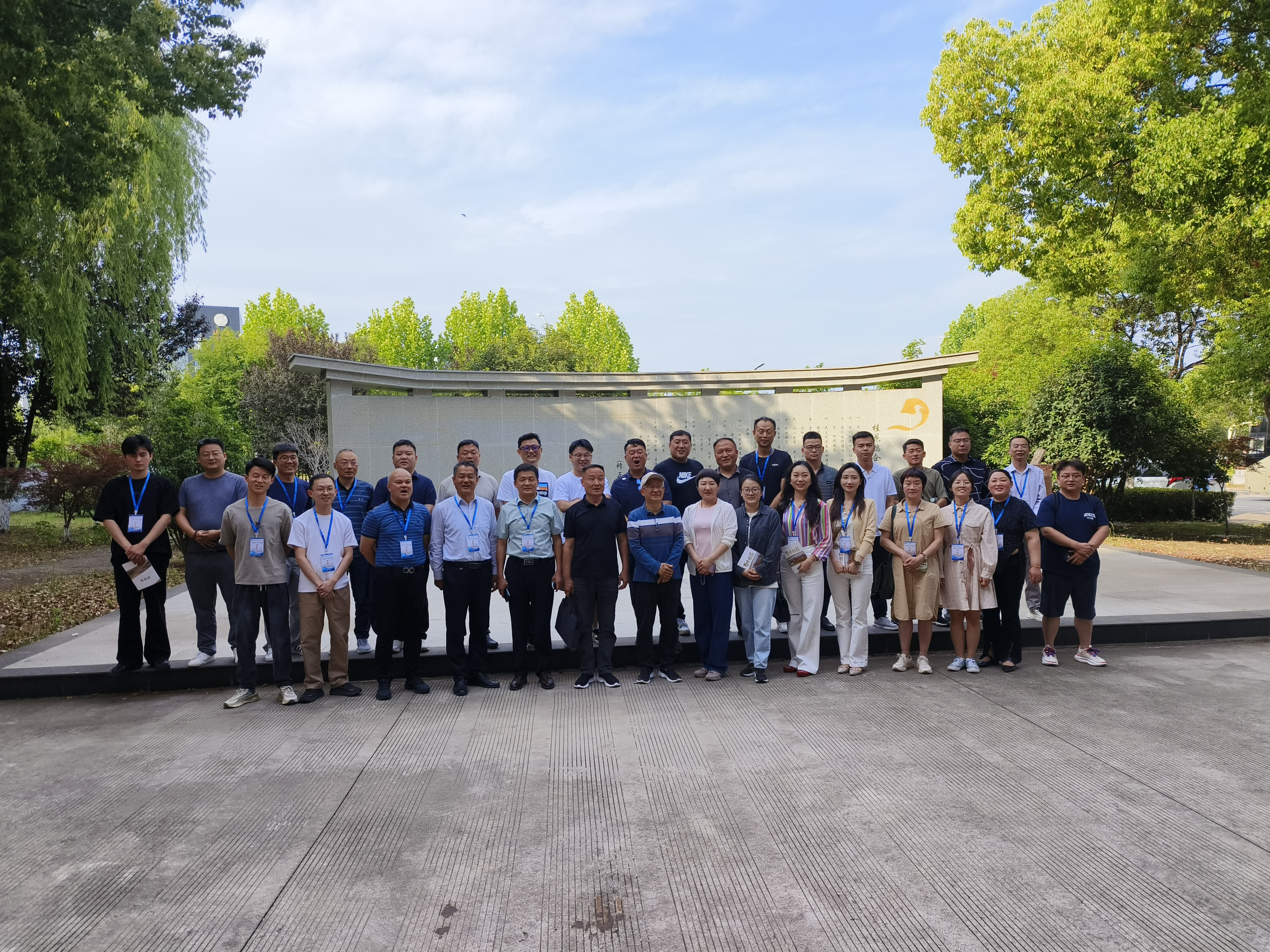 东南大学举办的“2025年蒙城县第一期‘智汇创新’创业特训营”一行莅临企业参观