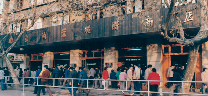 行进中的百年桂花